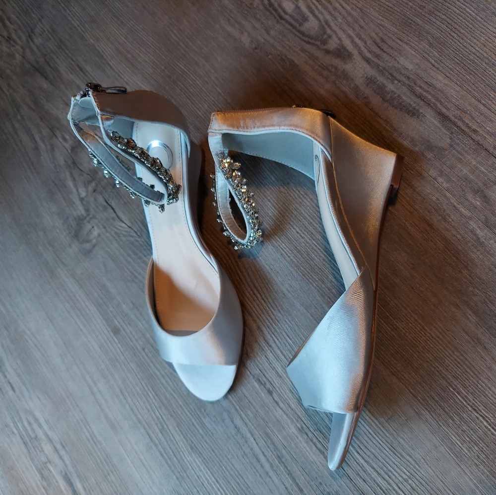 Journee Size 7 Silver CONNOR Formal Strap Wedges